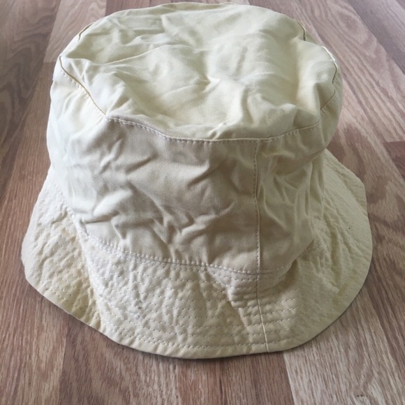 ‼️BUY ONE IN FULL PRICE, GET ONE FREE‼️ Burberry Fabric Reversible Bucket Hat - Picture 1 of 3